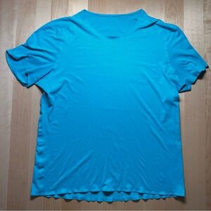 Women’s Lululemon athletic tee